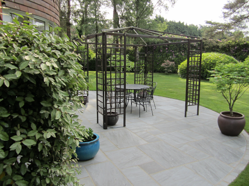 Picking Your Paving – Natural Stone or Porcelain?